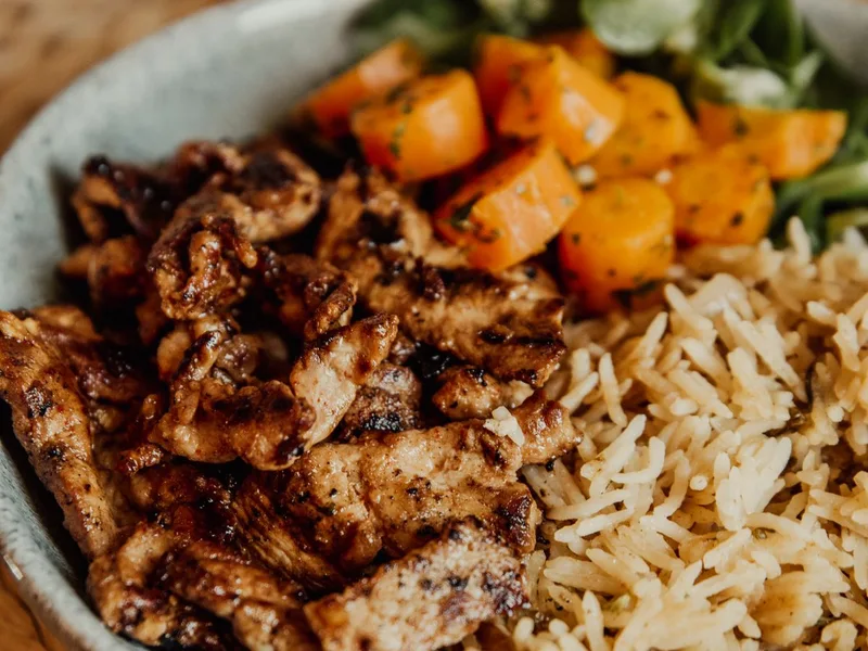 Chicken with rice, carrots and leafy greens